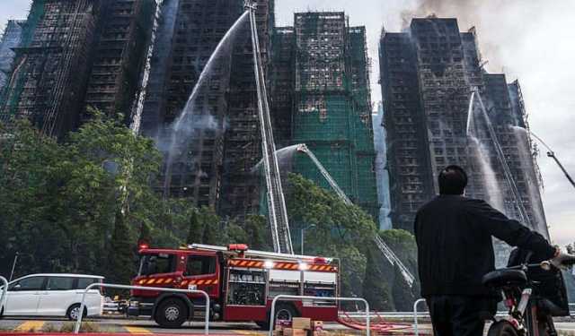 হংকংয়ে বহুতল ভবনে আগুনে নিহত বেড়ে ৫৫, গ্রেপ্তার ৩
