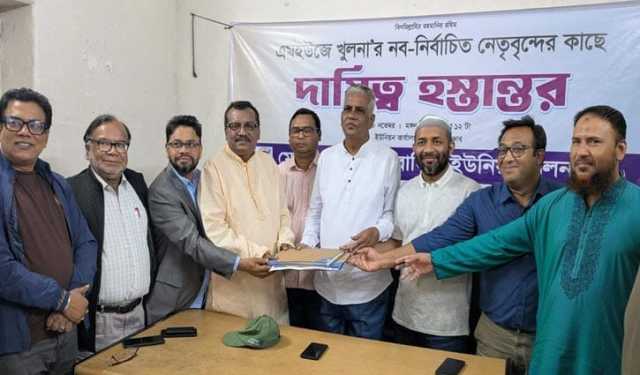 মেট্রোপলিটন সাংবাদিক ইউনিয়ন খুলনার নতুন কমিটির দায়িত্ব গ্রহণ