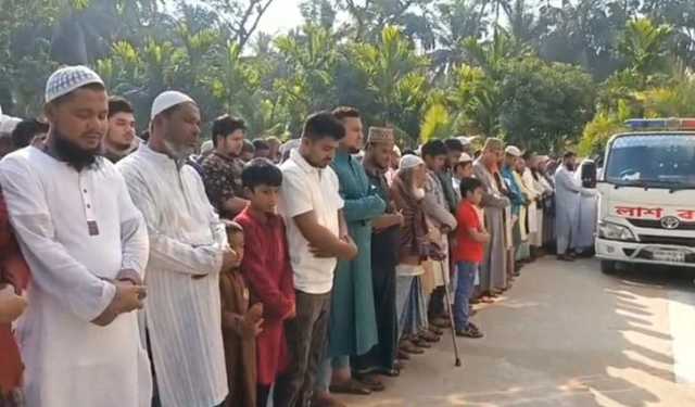 ঢাকায় ভূমিকম্পে নিহত বাবা-ছেলের দাফন লক্ষ্মীপুরে