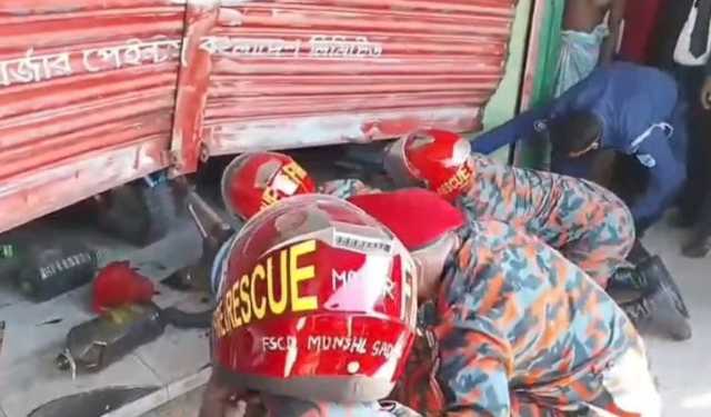 তালাবদ্ধ গ্যারেজ আটকা যুবককে ১২ ঘণ্টা পর উদ্ধার