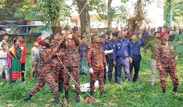 সুনামগঞ্জে গাছের মগডালে ঝুলছিল যুবকের মরদেহ