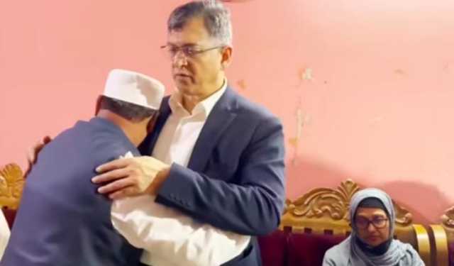 প্রতিদ্বন্দ্বী জামায়াত প্রার্থীর বাড়িতে সালাহউদ্দিন আহমেদ