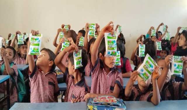 চাঁপাইনবাবগঞ্জে স্কুল ফিডিংয়ের প্রথম দিনই বনরুটি বঞ্চিত শিক্ষার্থ