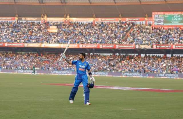 আবারো সেঞ্চুরির ফুল ফোটালেন বিরাট