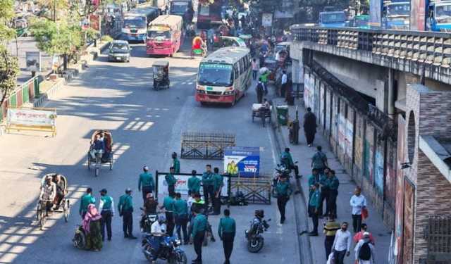 রাজধানীতে চেকপোস্ট বসিয়ে চলছে তল্লাশি, যান চলাচল স্বাভাবিক