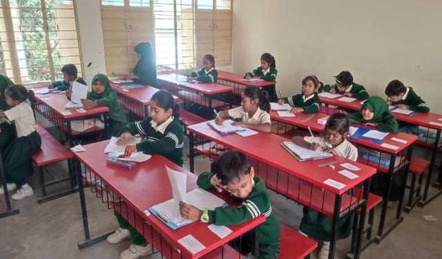 পাবনায় প্রাথমিক সহকারী শিক্ষকদের কর্মবিরতি, পরীক্ষা নিচ্ছেন প্রধান শিক্ষকরা