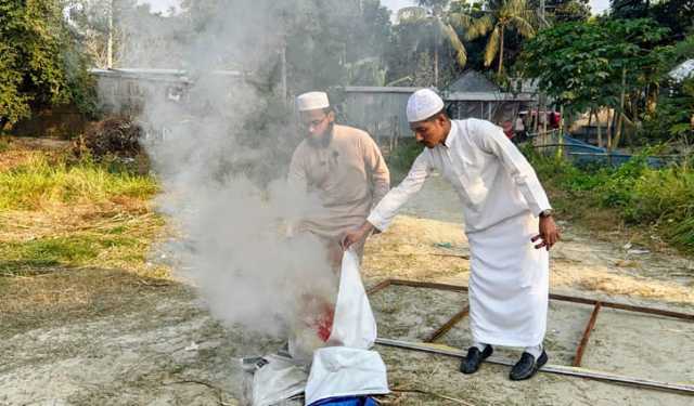 নিজের নির্বাচনি ব্যানার-ফেস্টুন পোড়ালেন স্বতন্ত্র প্রার্থী রায়হ