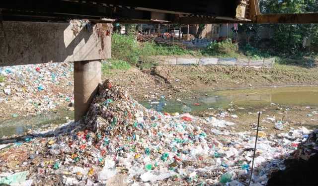 জুড়ী নদী যেন ময়লার ভাগাড়