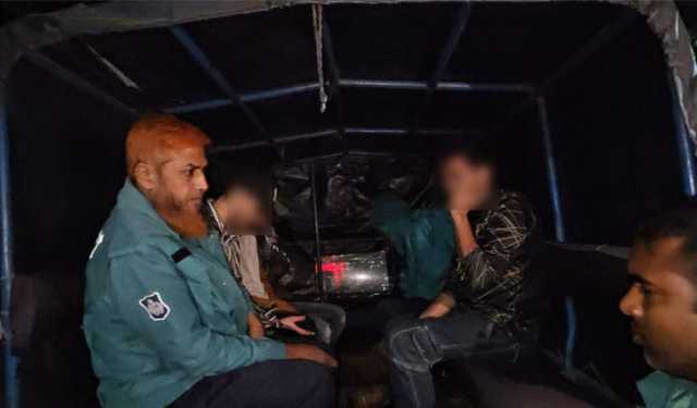 গাঁজা সেবনের অভিযোগে রাবির ৬ শিক্ষার্থী আটক