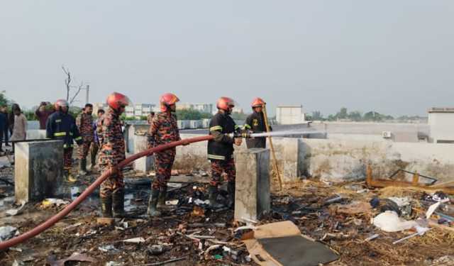 রাবির একাডেমিক ভবনের ছাদে অগ্নিকাণ্ড