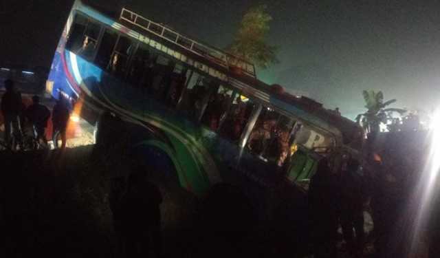 দিনাজপুরে বাসের ধাক্কায় ভ্যানের ২ যাত্রী নিহত 