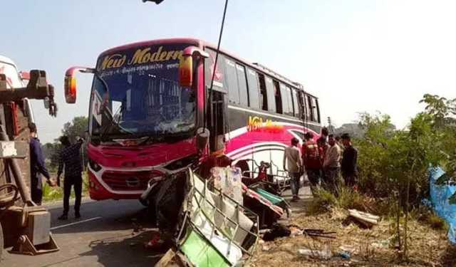 ফরিদপুরে বাসের ধাক্কায় অটোরিকশার ৪ যাত্রী নিহত