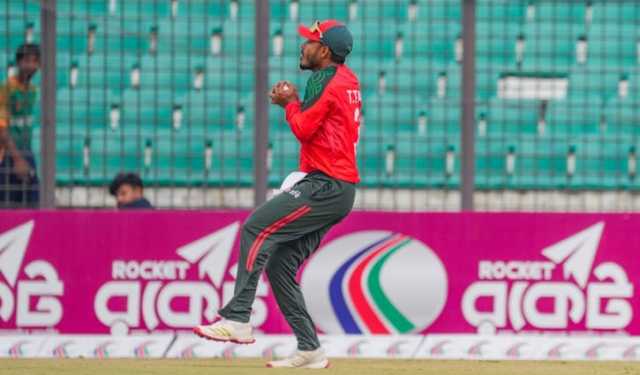 ৫ ক‌্যাচ নিয়ে বিশ্ব রেকর্ড ছুঁলেন তানজিদ