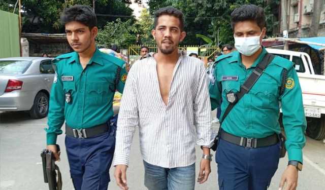 তিতুমীর কলেজে নিষিদ্ধ ছাত্রলীগ নেতা আটক