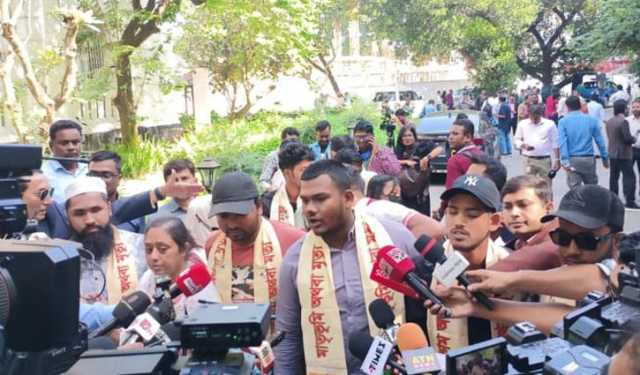 রায় শুনতে ট্রাইব্যুনালে জুলাই গণঅভ্যুত্থানে আহত যোদ্ধারা 