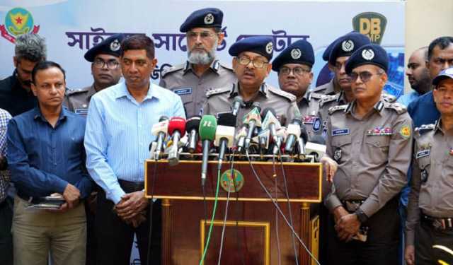 পুলিশের সঙ্গে খারাপ আচরণ করবেন না: ডিএমপি কমিশনার