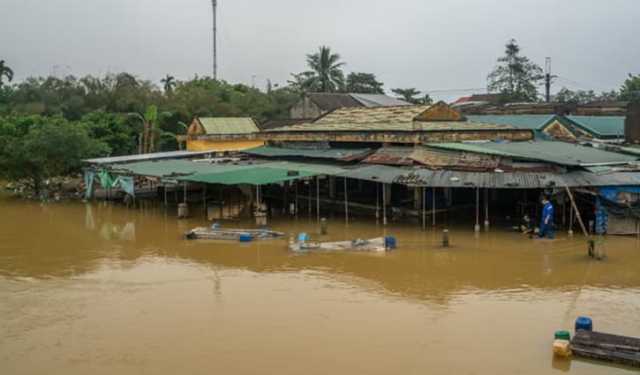 ভিয়েতনামে ভয়াবহ বন্যায় মৃত বেড়ে ৯০