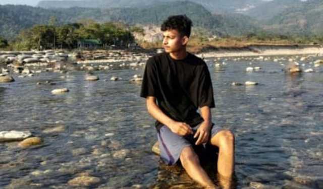 হেফাজতে থেকে আসামিকে গণমাধ্যমে কথা বলতে দেওয়ায় ৪ পুলিশ প্রত্যাহার