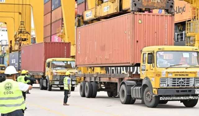 কন্টেইনার হ্যান্ডলিংয়ে রেকর্ড গড়েছে চট্টগ্রাম বন্দর, বেড়েছে রাজস্ব আয়