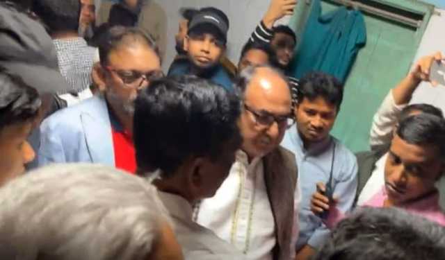 মির্জা আব্বাসকে দেখে ইনকিলাব মঞ্চের কর্মীদের ‘ভুয়া ভুয়া’ স্লোগান