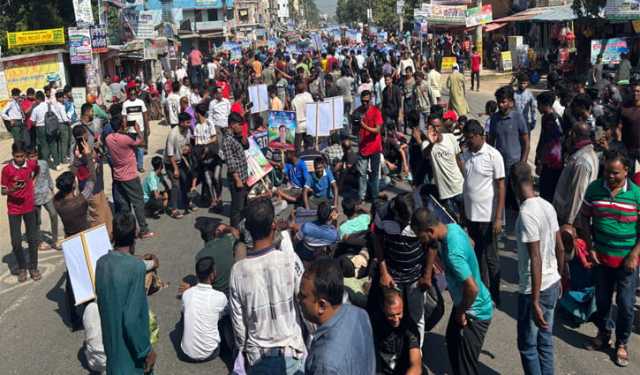 সাতক্ষীরা-২ আসনে আলিমের মনোনয়ন দাবিতে মহাসড়ক অবরোধ করে বিক্ষোভ 