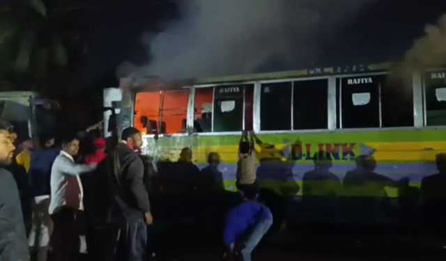 ধামরাইয়ে পার্ক করা বাসে গান পাউডার ছিটিয়ে অগ্নিসংযোগ