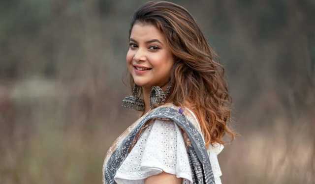 মসজিদে বিয়ে, স্বামীর বয়স নিয়ে আলোচনা, মুখ খুললেন ফারিয়া