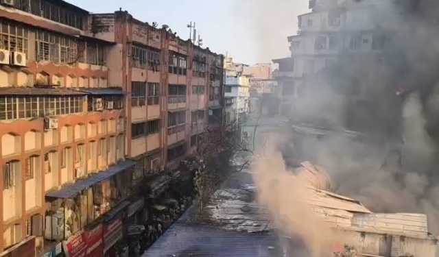 ভয়াবহ আগুন কলকাতার বড়বাজারে, ঘটনাস্থলে দমকলের ২০ ইঞ্জিন