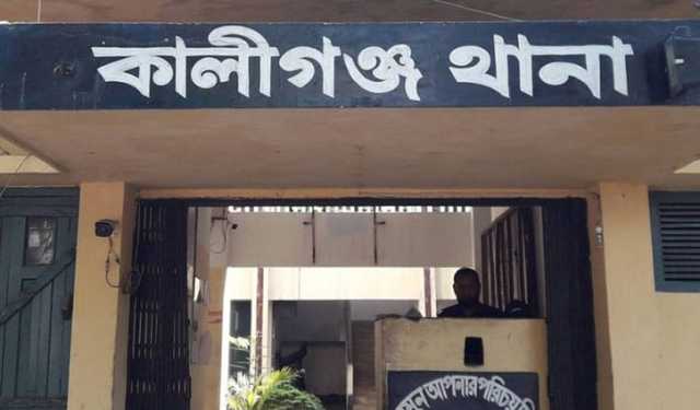 ইজিবাইক নিয়ন্ত্রণ হারিয়ে গাছের সঙ্গে ধাক্কা, প্রাণ গেল যুবকের