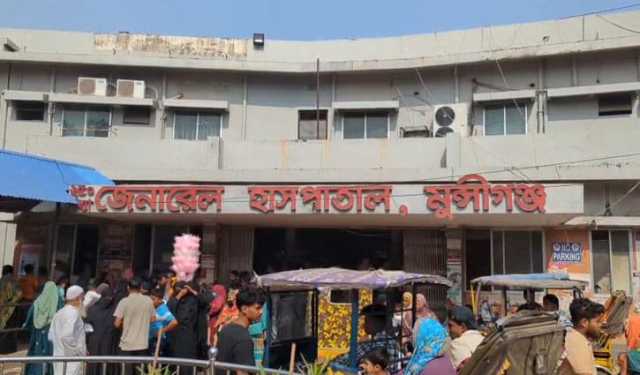 কাঁধে বহন করা গাছের গুঁড়ির চাপায় প্রাণ গেল শ্রমিকের