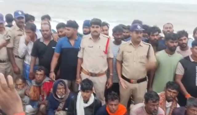 ভারতে দুটি ট্রলারসহ ৩৮ বাংলাদেশি জেলে আটক