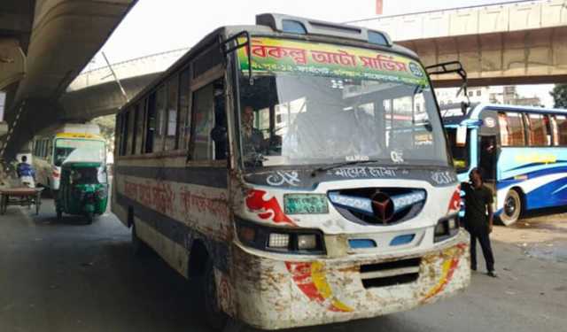 রাজধানীর প্রবেশমুখ যাত্রাবাড়ী এলাকায় গণপরিবহন চলাচল স্বাভাবিক 