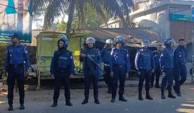 ঝালকাঠিতে মহাসড়কে টায়ারে আগুন জ্বালিয়ে ছাত্রলীগের বিক্ষোভ