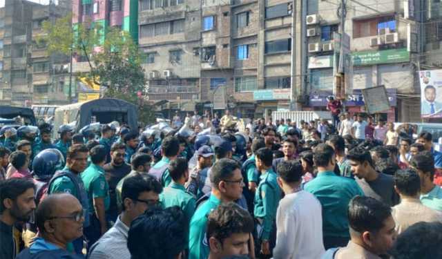 জবির ৫ শিক্ষার্থীকে মারধর, আটক ৪