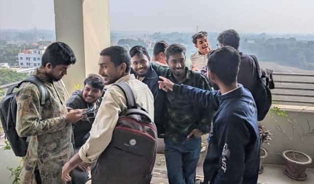 দুপুরের আড্ডায় বাড়ে সম্পর্কের উষ্ণতা