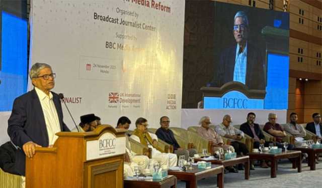 বিভক্তির কারণে সাংবাদিকেরা রাজনীতিকদের পকেটে ঢুকে যান: ফখরুল