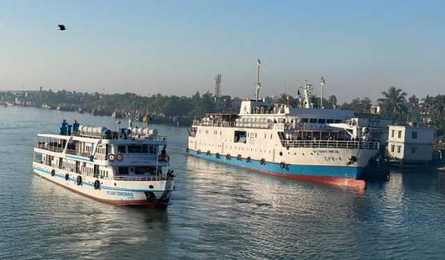 মৌসুমের প্রথম সেন্টমার্টিন যাত্রা, তিন জাহাজে গেলেন সহস্রাধিক পর্