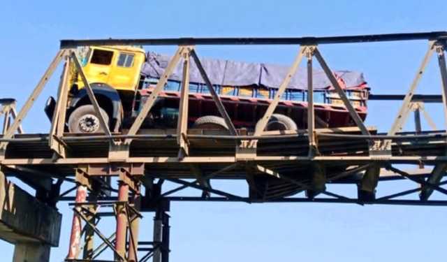 সেতুর পাটাতন ভেঙে হবিগঞ্জ সদরের সঙ্গে দুই উপজেলার যোগাযোগ বন্ধ