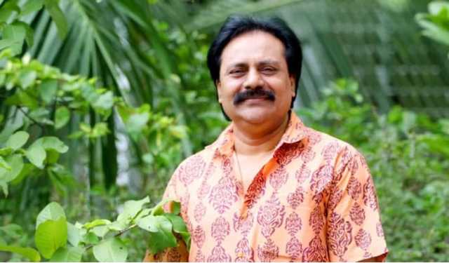 রেজাউদ্দিন স্টালিনের কবিতা: দশক ছাড়িয়ে সমগ্রতার ঘণ্টাধ্বনি