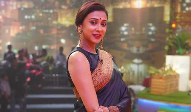 ‘১৫ হাজার সেফটিপিন শাড়িতে লাগালেও, তারা খুঁত বের করবে’