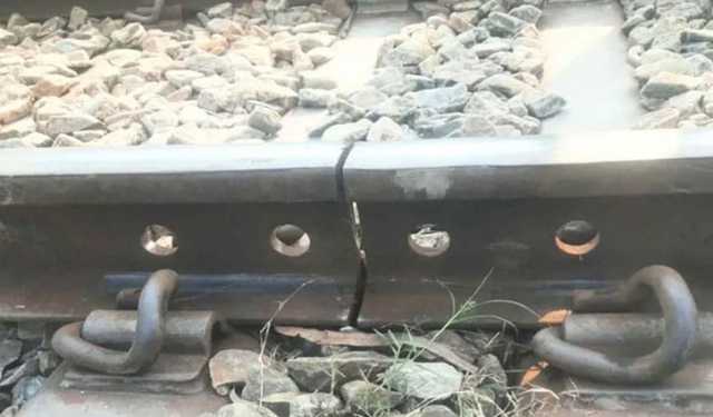 বগুড়ায় রেললাইনের ফিশপ্লেট খুলে নাশকতার চেষ্টা