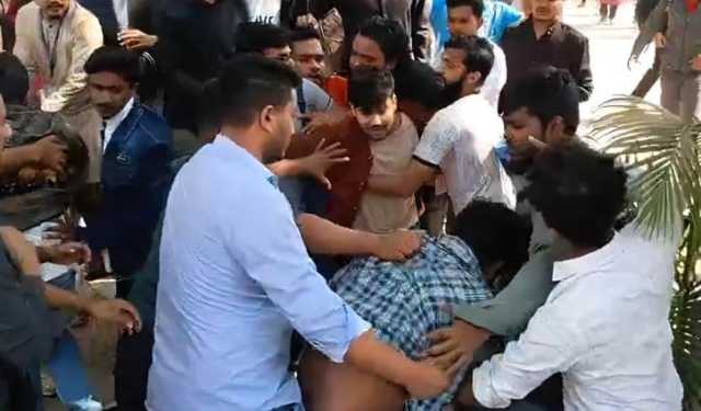 গবিতে ধর্ষণ-র‍্যাগিংকাণ্ডের উত্তপ্ত পরিস্থিতির মধ্যেই শিক্ষার্থীকে মারধর