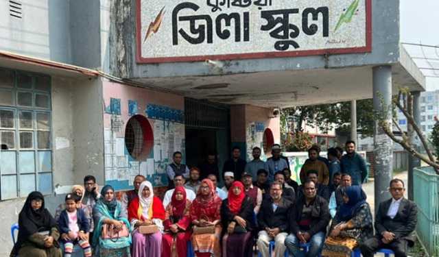 কুষ্টিয়ায় চার দফা দাবিতে শিক্ষকদের কর্মবিরতি, শিক্ষাক্রম স্থবির