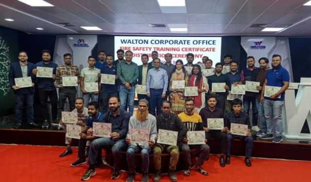 ওয়ালটন হাইটেক অফিসে অগ্নিনির্বাপণ প্রশিক্ষণের সনদ বিতরণ