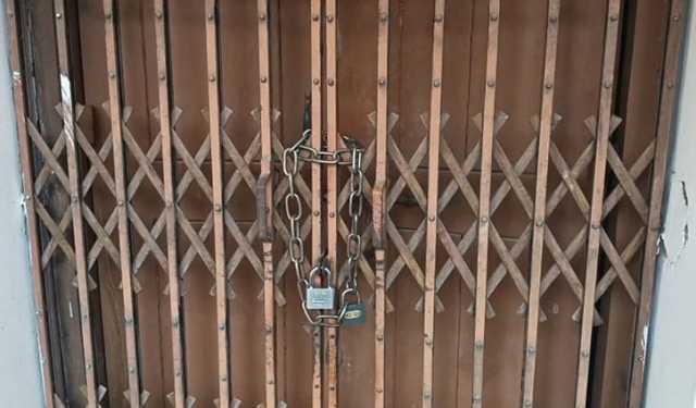 জাবিতে হলের নির্মাণ খরচের নথিপত্র চেয়ে প্রকল্প কার্যালয়ে তালা