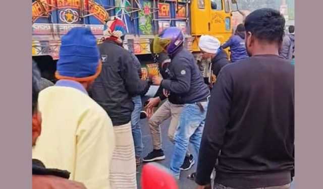 নীলফামারীতে ট্রাকচাপায় শ্রমিক নিহত