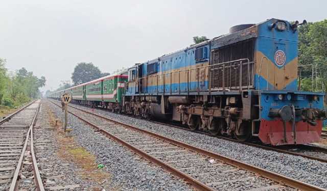 অভয়নগরে ট্রেনে কাটা পড়ে ‘মানসিক ভারসাম্যহীন’ নারীর মৃত্যু