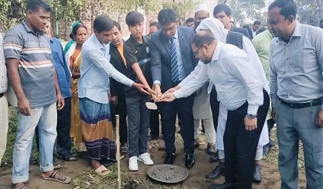 ফুটবলার তৃষ্ণাকে জমি দিল জেলা প্রশাসন, পাবেন ঘরও 