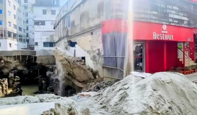 ফরিদপুরে ধসে পড়েছে দুইতলা ভবনের একাংশ