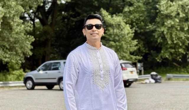 ওমরাহ পালন করতে সৌদিতে জায়েদ খান